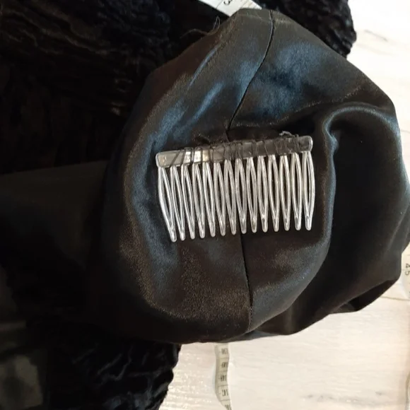 Cape - Picture 9 of 11